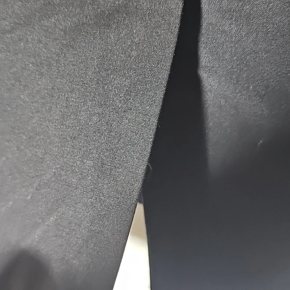 Talbots Black Pencil Skirt. Size 8. Rear Zipper. 87% Wool‎ 9%nylon 4% Spandex
